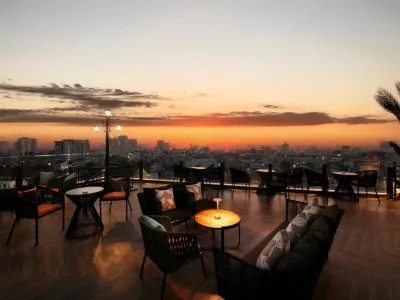 MAY DE VILLE Corner Hotel